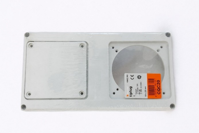 bticino-tiplug-10w22-m2-flangia-per-2-prese-16a-125×220-mm